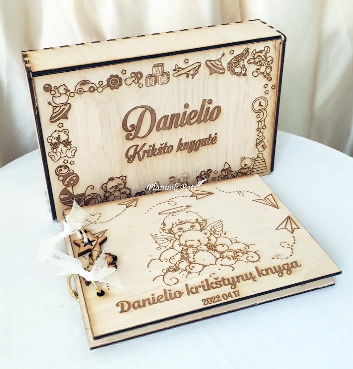 Krikštynų knyga (su anketomis svečiams)