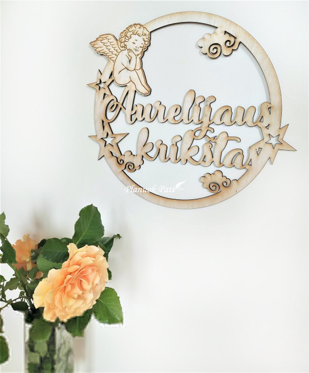 Krikštynų dekoracija ant sienos