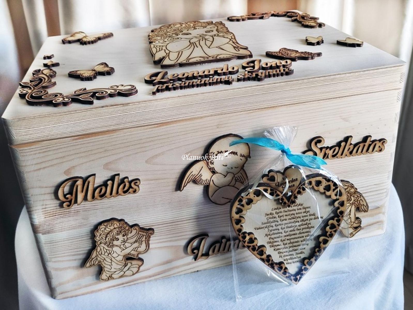 Iškilaus dekoro krikštadėžė - prisiminimų skrynelė (35x24x15cm)