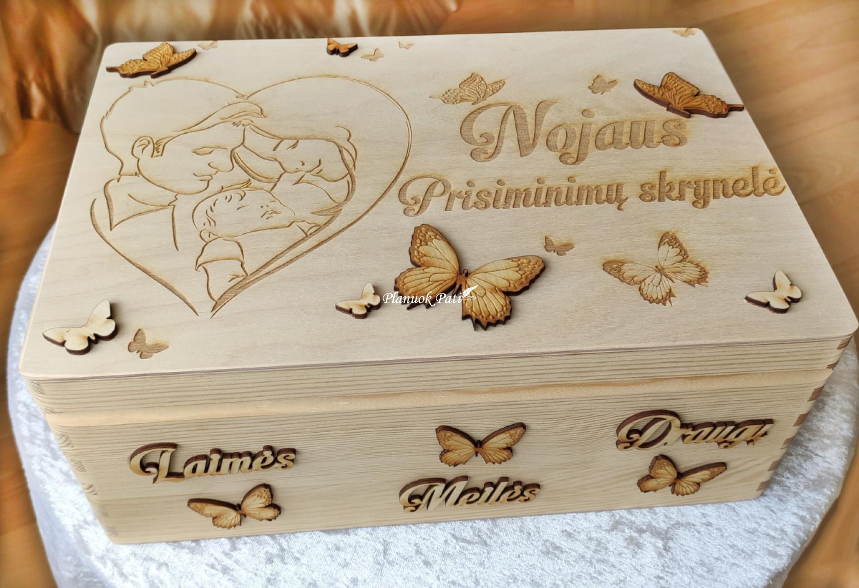 Iškilaus dekoro krikštadėžė - prisiminimų skrynelė (35x24x15cm)