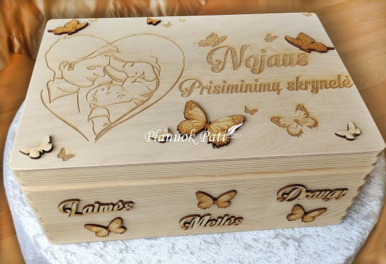 Iškilaus dekoro krikštadėžė - prisiminimų skrynelė (35x24x15cm)