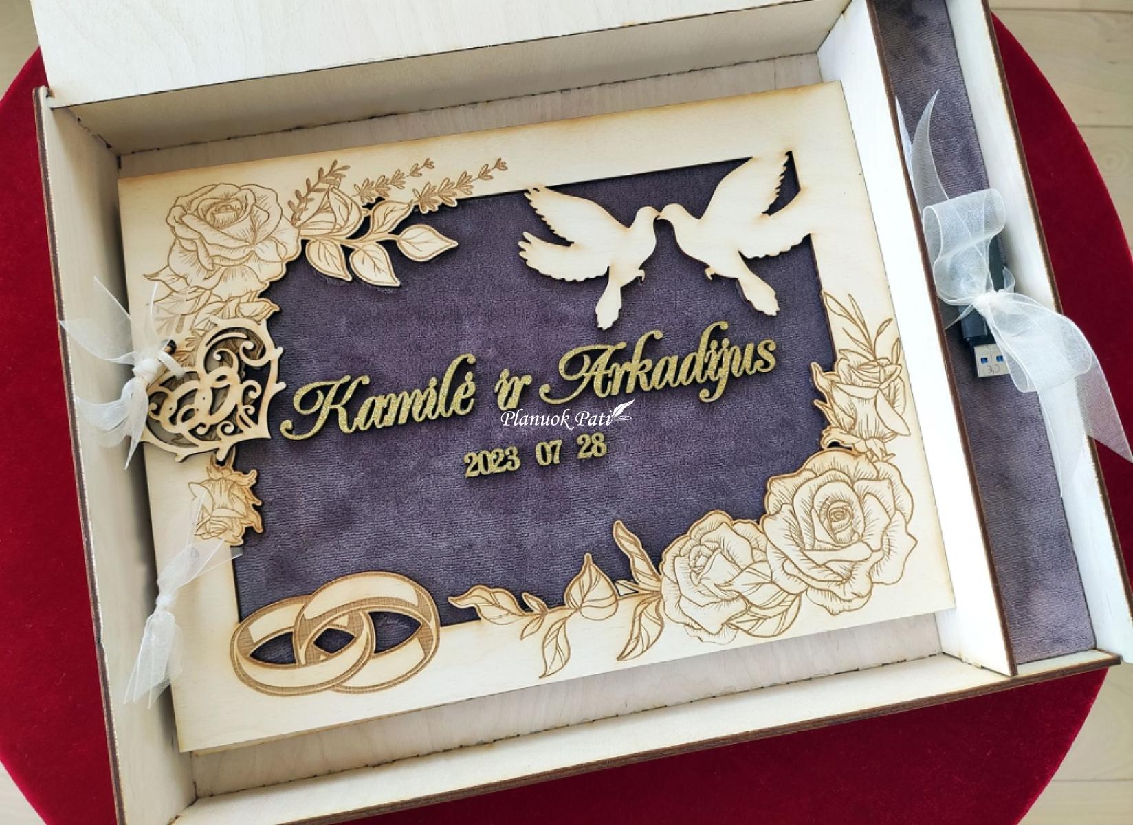 Vestuvių palinkėjimų knyga (medis ir aksomas)