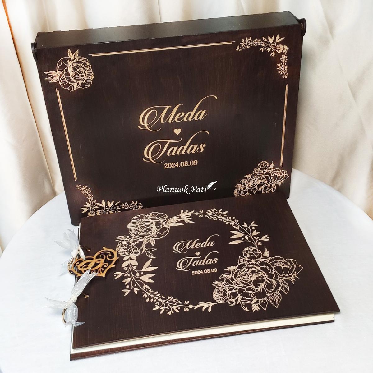 Vestuvių palinkėjimų albumas mediniu viršeliu