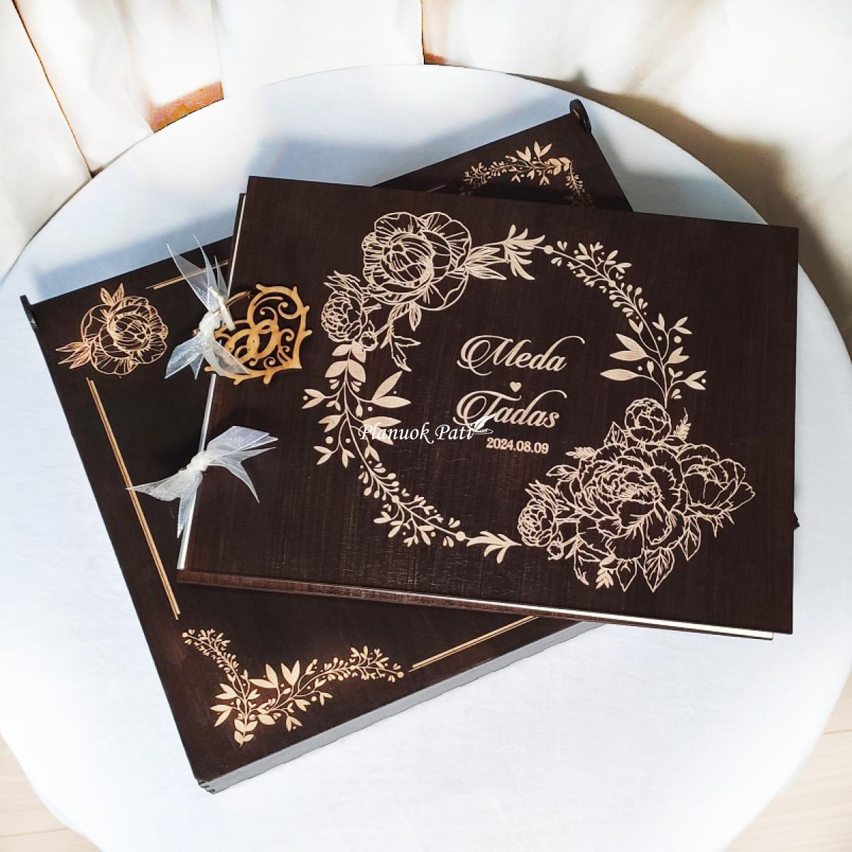 Vestuvių palinkėjimų albumas mediniu viršeliu