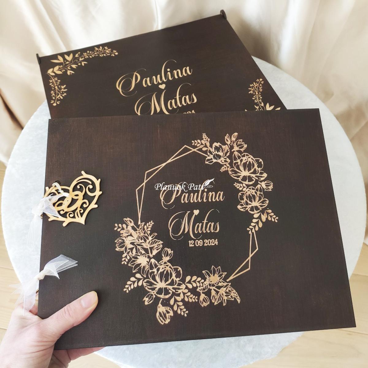 Vestuvių palinkėjimų albumas mediniu viršeliu