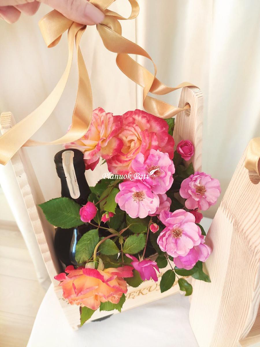 Krepšelis gėrimui ir gėlės vazonėliui