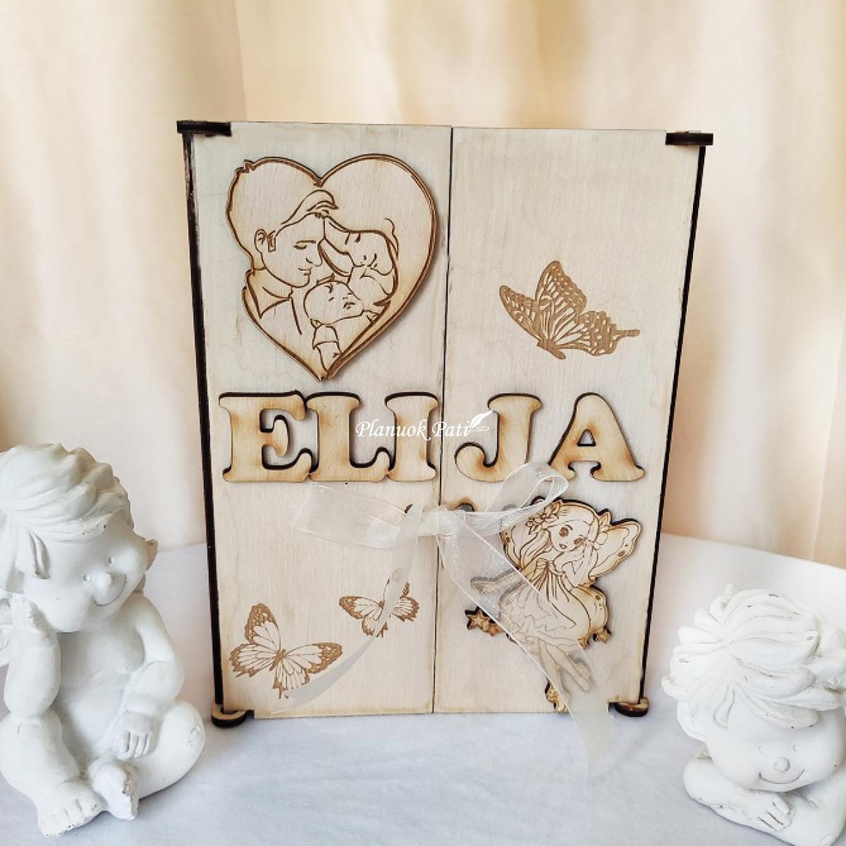 Atverčiami gimimo ir krikštynų dienos metrikų rėmeliai