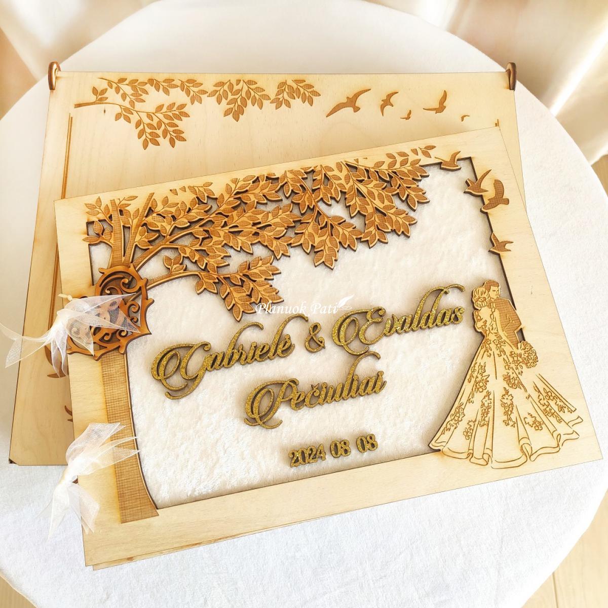 Vestuvių palinkėjimų albumas Įsimylėjėliai prie medžio