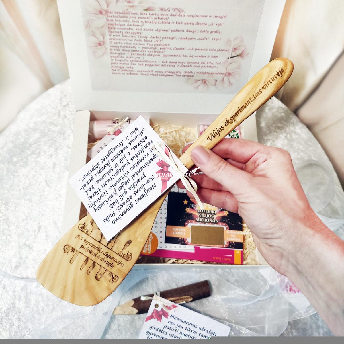 Rinkinukas su linksmomis dovanėlėmis