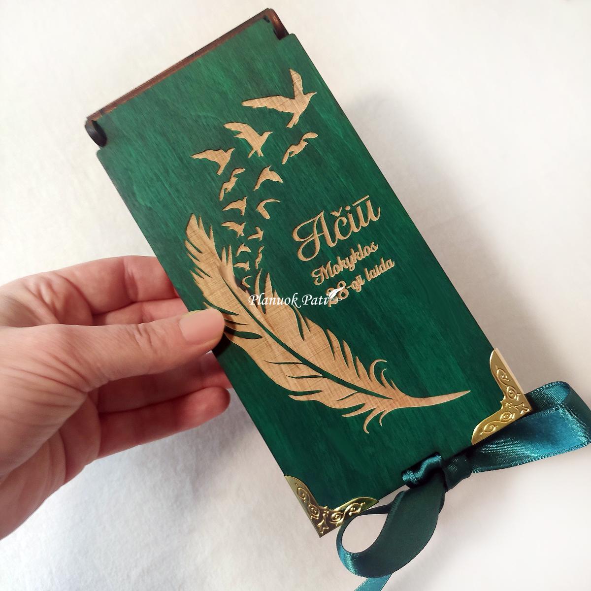 Vokelis pinigams su aksomo vidumi