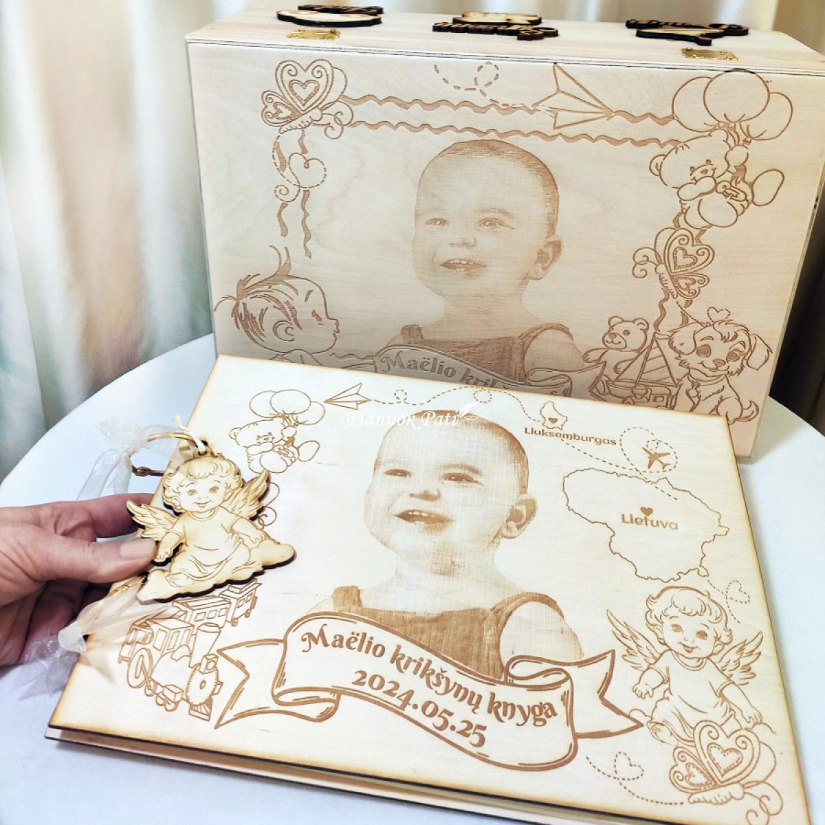 Krikštynų palinkėjimų knyga su vaikučio nuotrauka