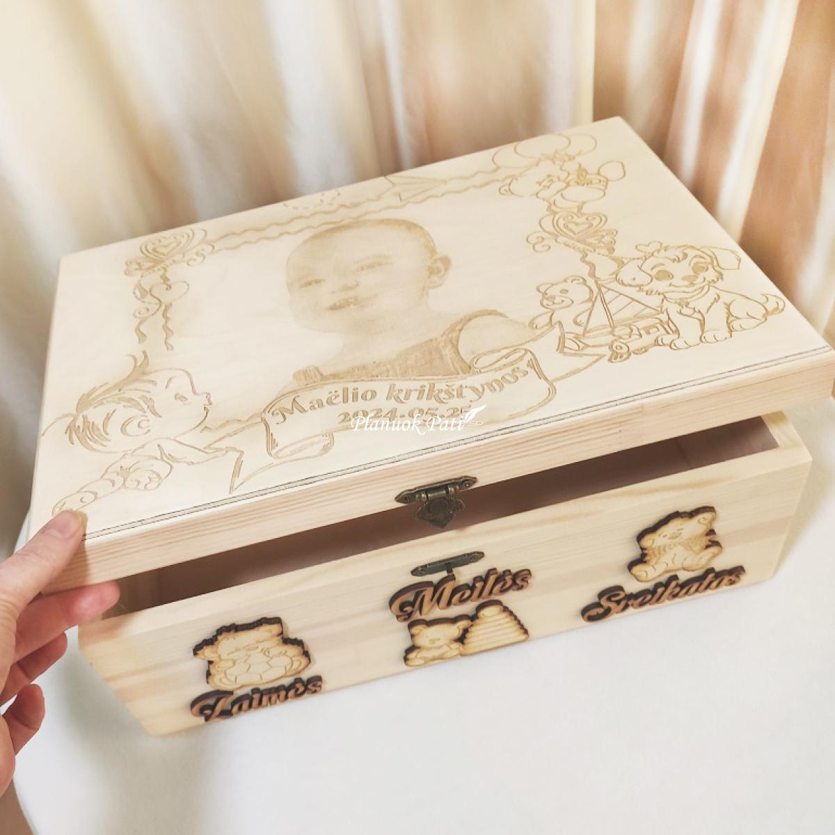 Krikštynų palinkėjimų knyga su vaikučio nuotrauka