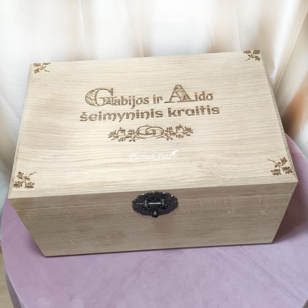 Ąžuolinė jaunųjų kraičio skrynia