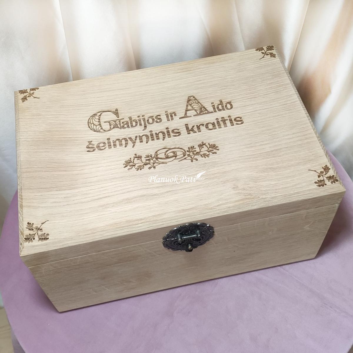 Ąžuolinė jaunųjų kraičio skrynia