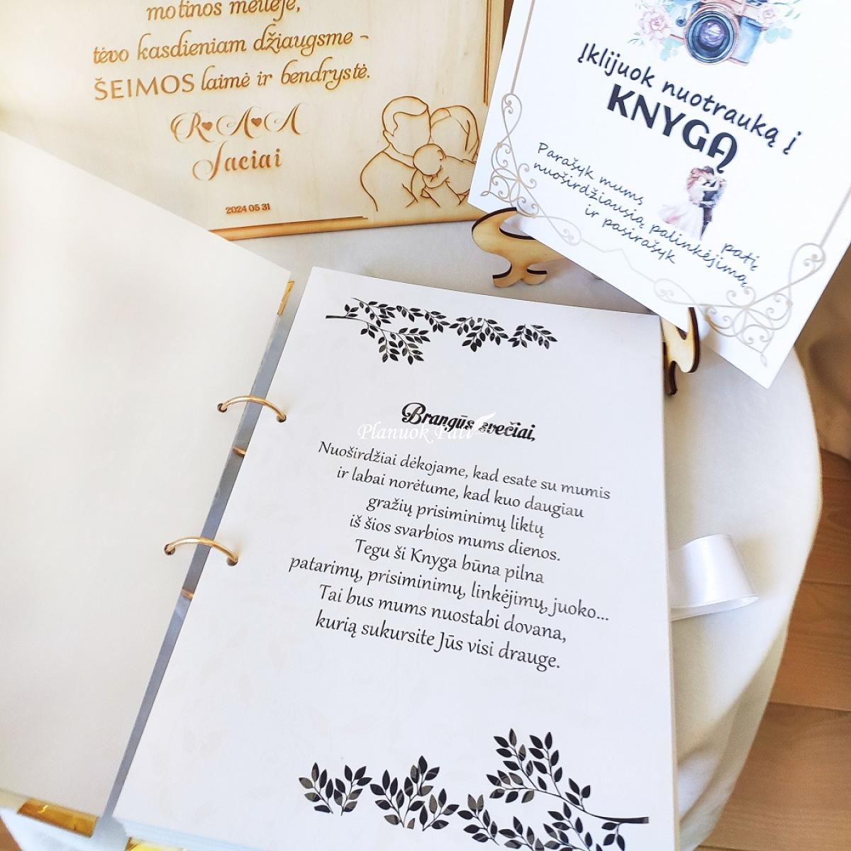 Svečių palinkėjimų albumas Mes trise