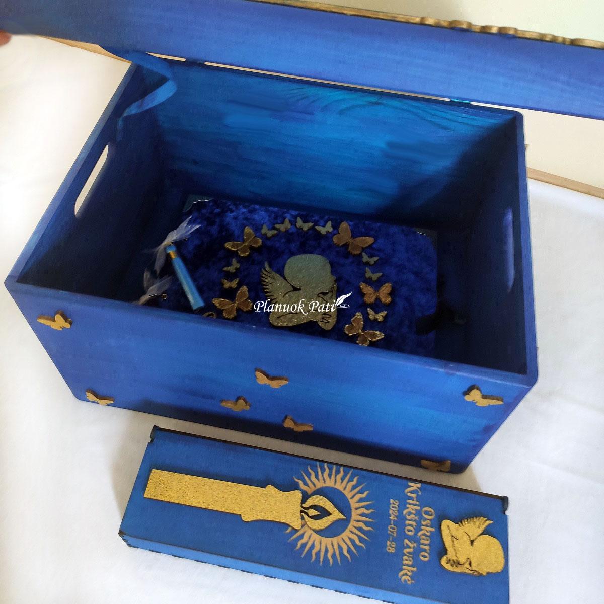 Krikštynų komplektas- krikštadėžė, knyga ir žvakės dėžutė