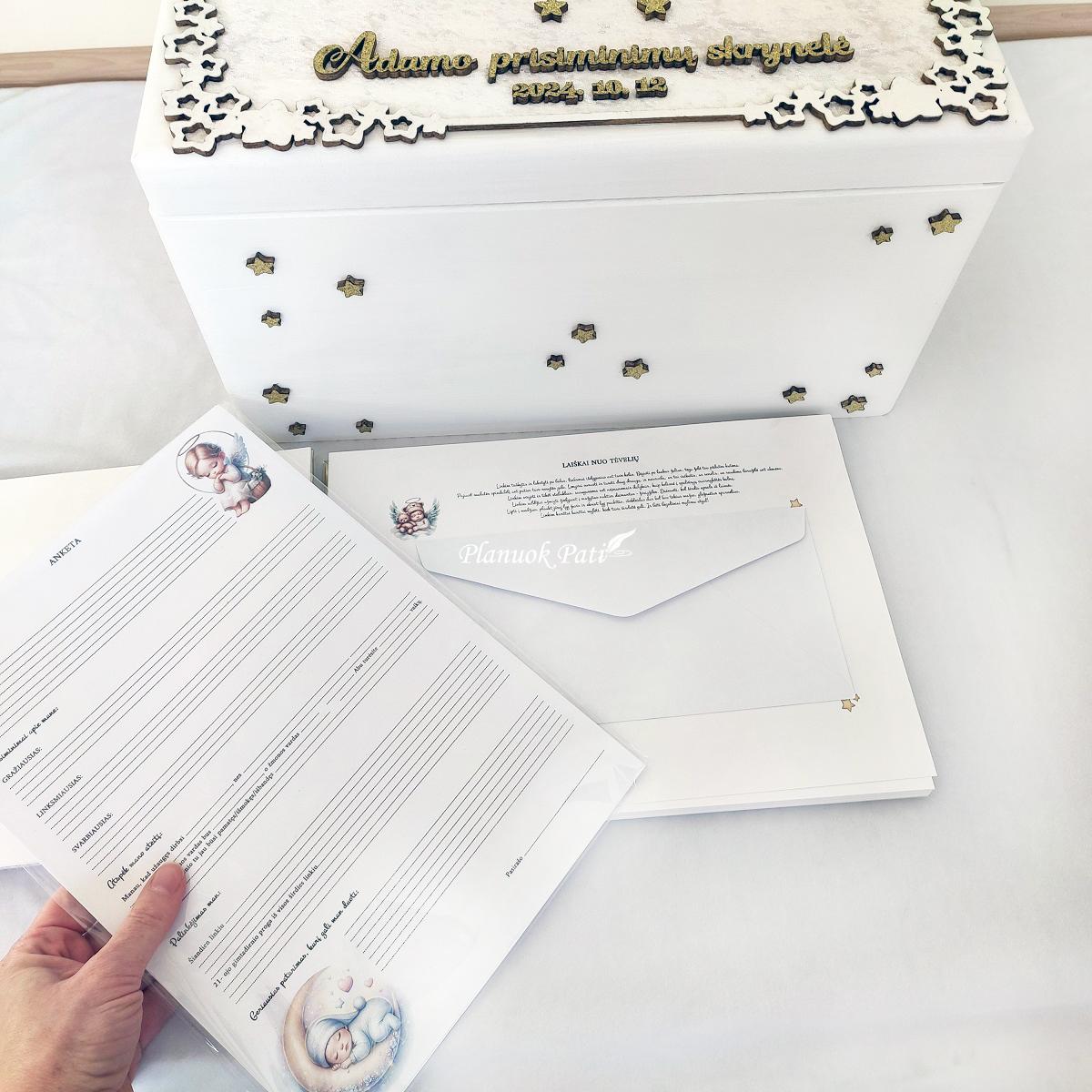 Krikštadėžė ir krikštynų knyga Ant mėnulio krašto