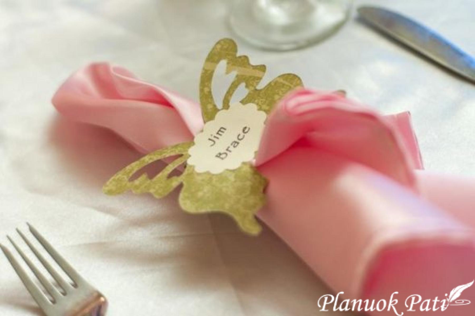 Drugeliai - dekoracija stalui, o gal net tema šventei