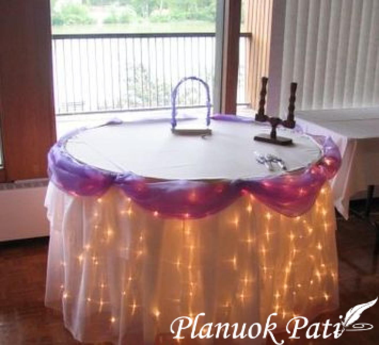 Lempučių girlianda - dekoracija vestuviniam stalui