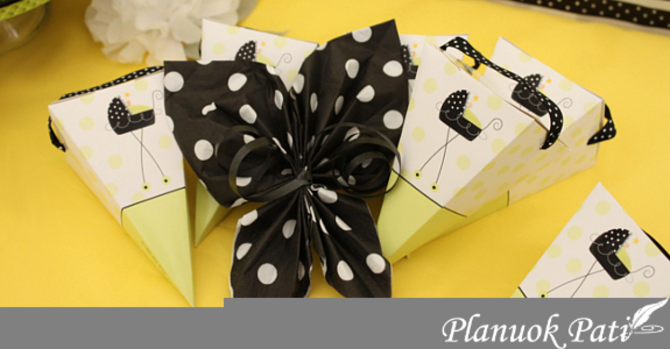 Drugeliai išlankstyti iš popieriaus