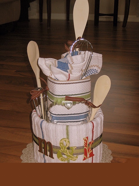 Šeimininkės tortas - dovana nuotakai įšventinant į gaspadores