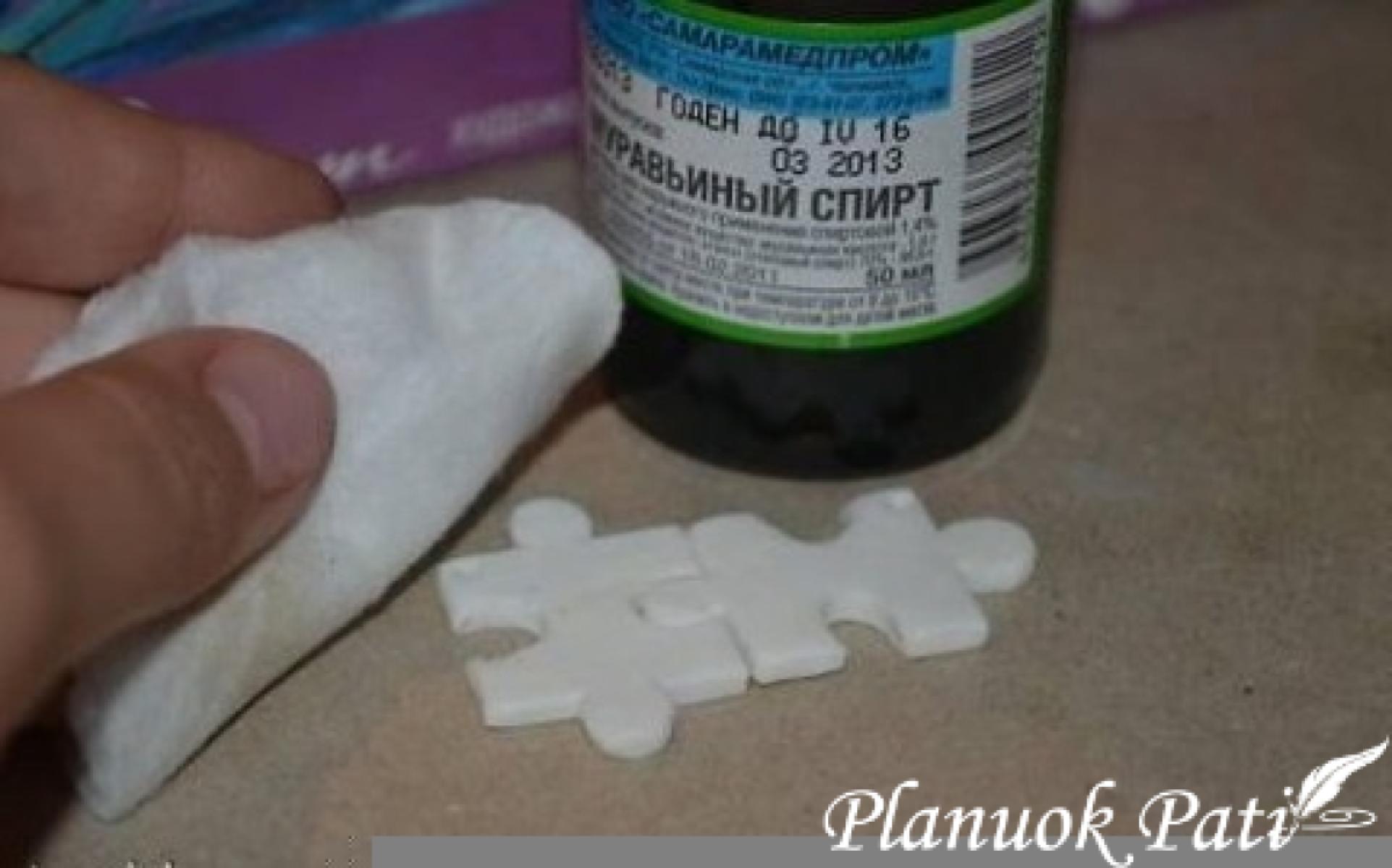 Raktų pakabukai vietoj jaunųjų širdžių surakinimo