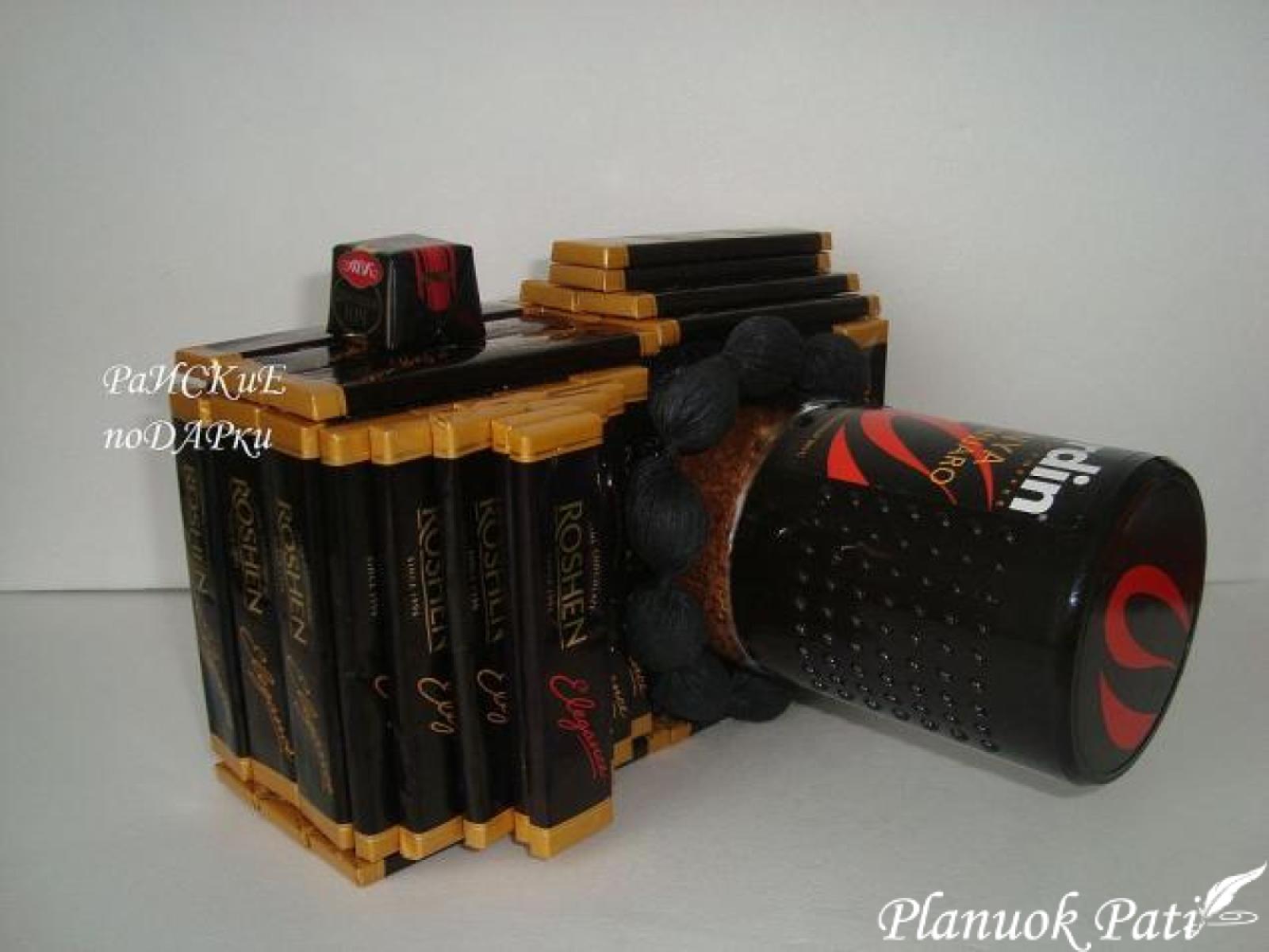 Fotoaparatas iš šokolado ir kavos