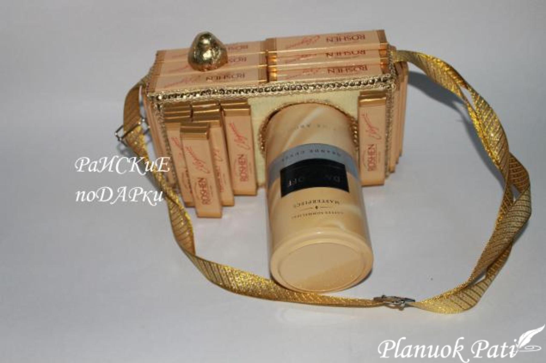 Fotoaparatas iš šokolado ir kavos