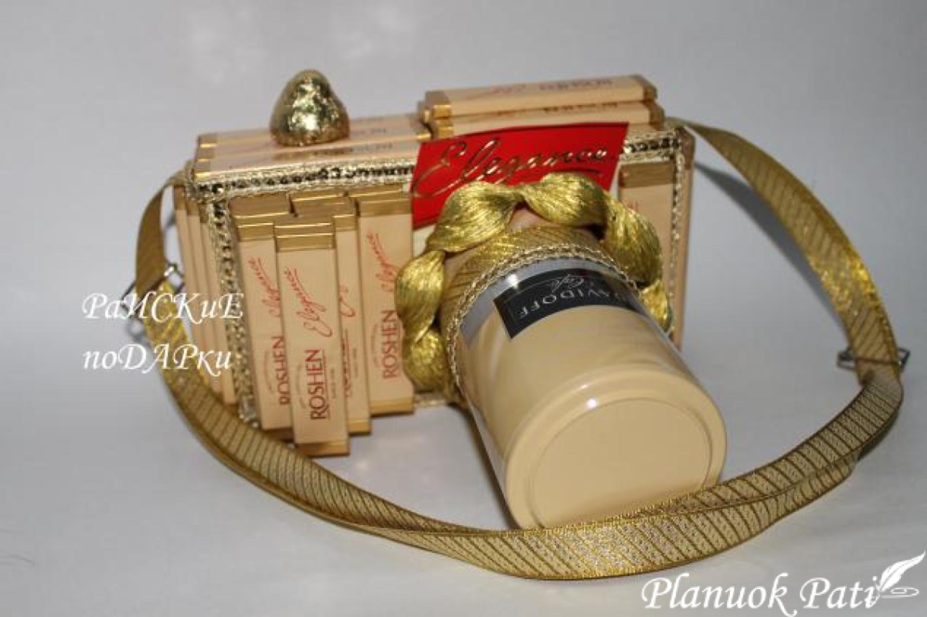 Fotoaparatas iš šokolado ir kavos