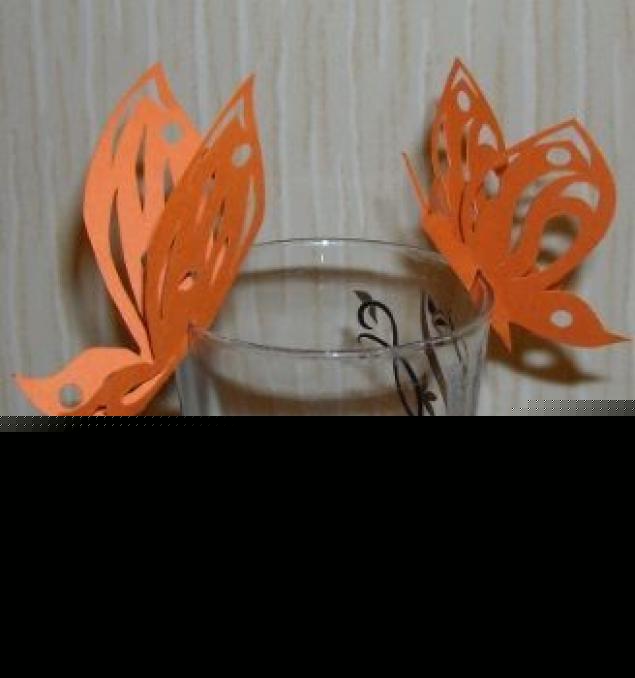 Ažūriniai drugeliai taurėms dekoruoti