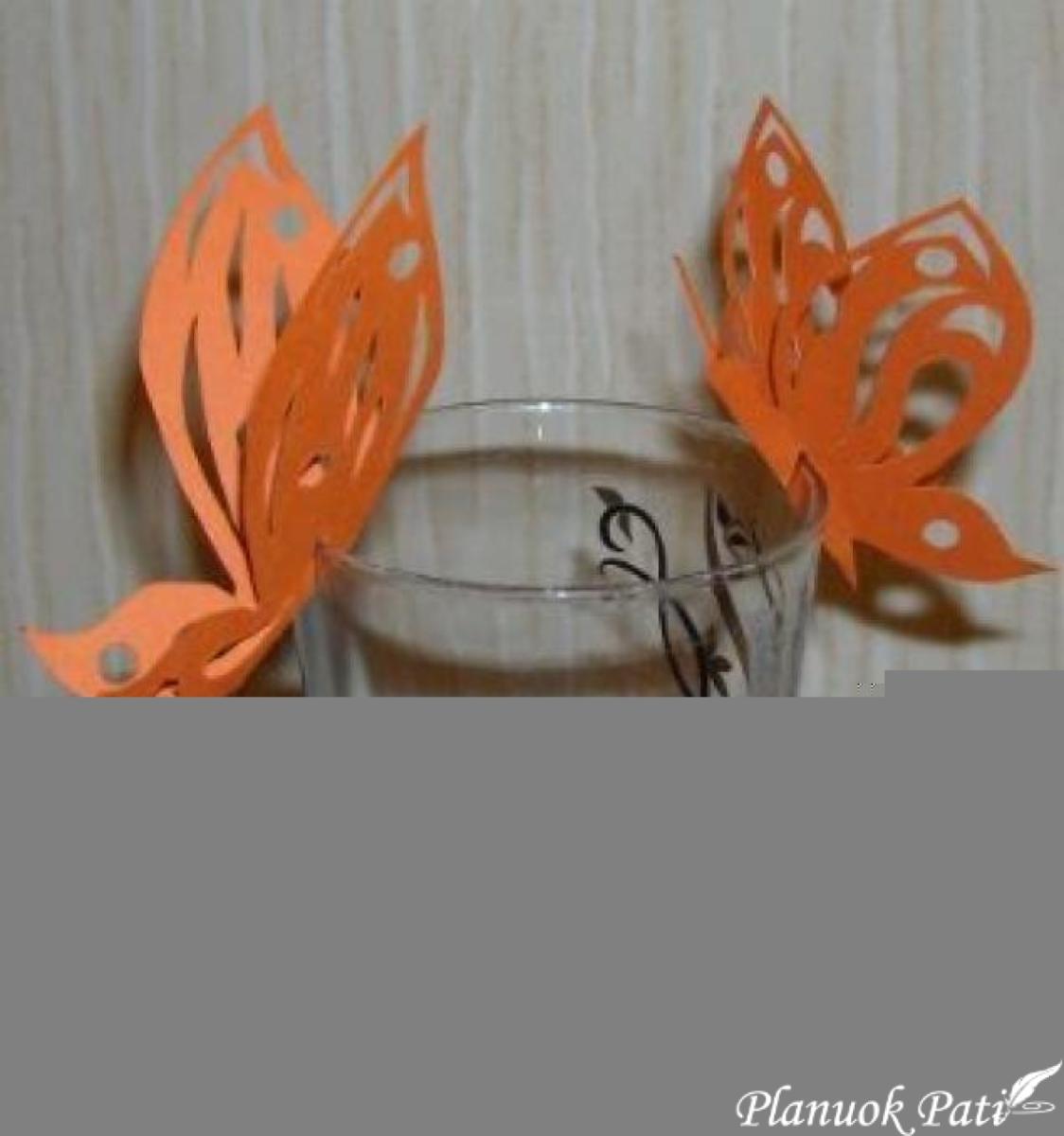 Ažūriniai drugeliai taurėms dekoruoti