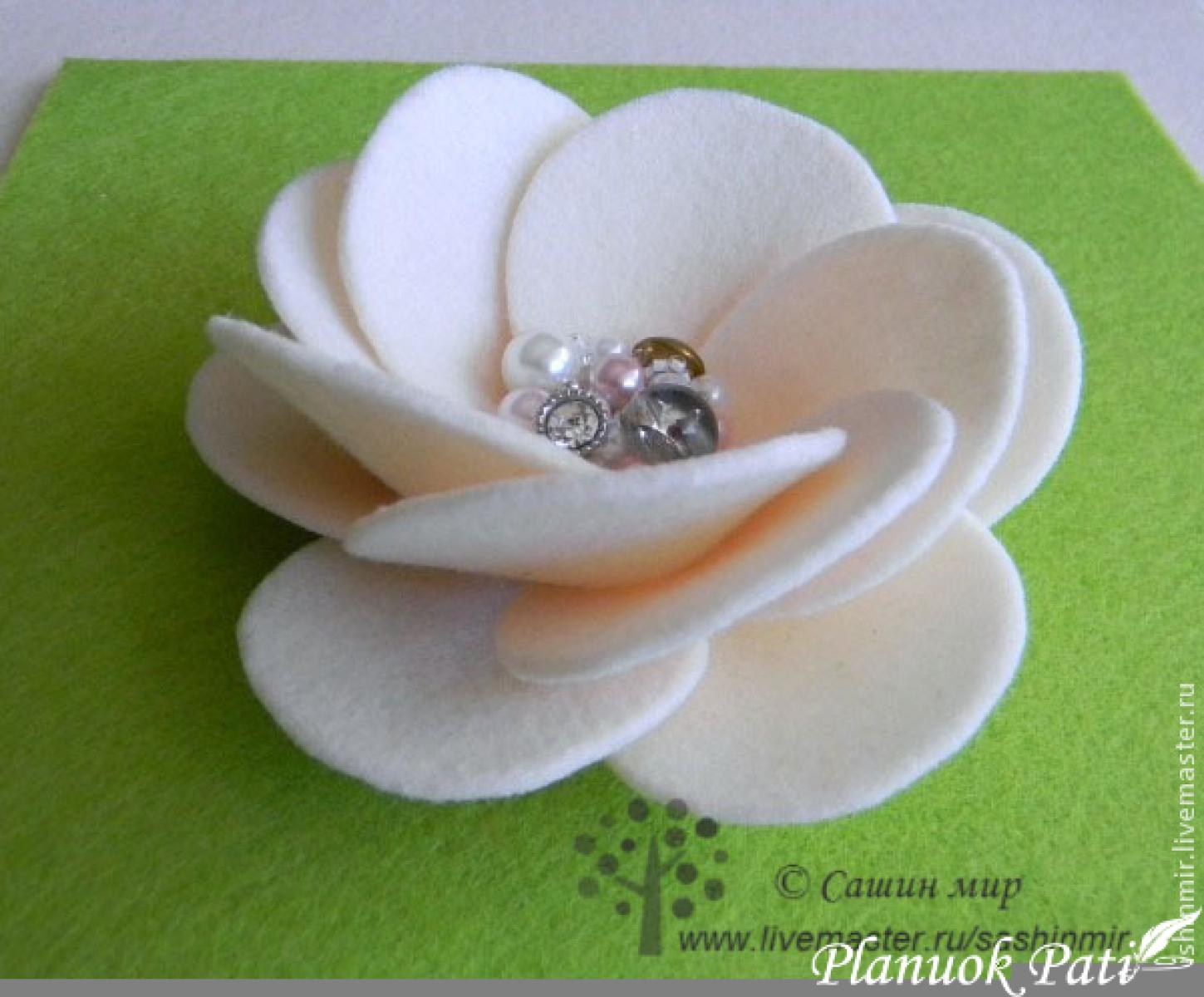 Gėlytė iš veltinio