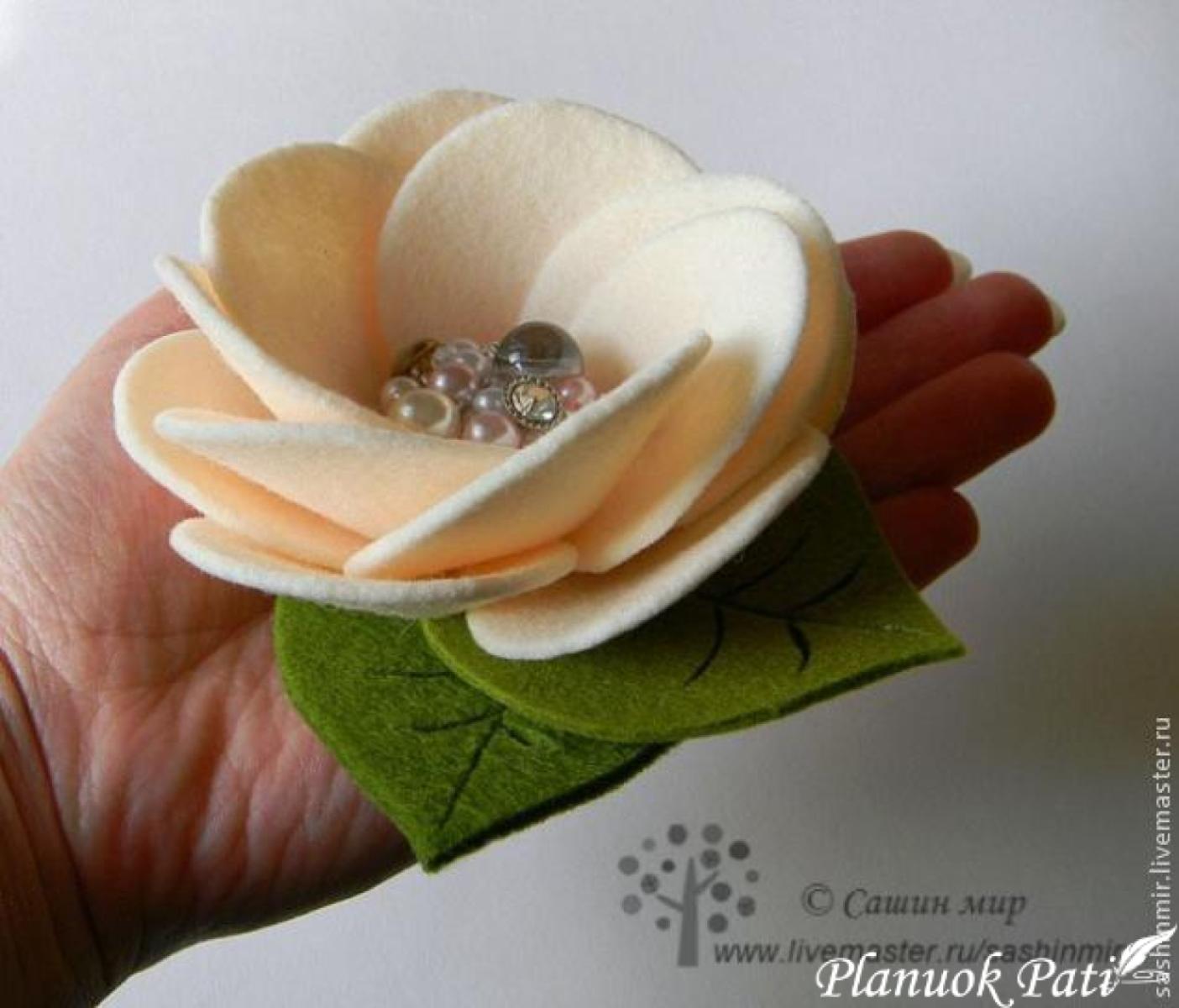 Gėlytė iš veltinio