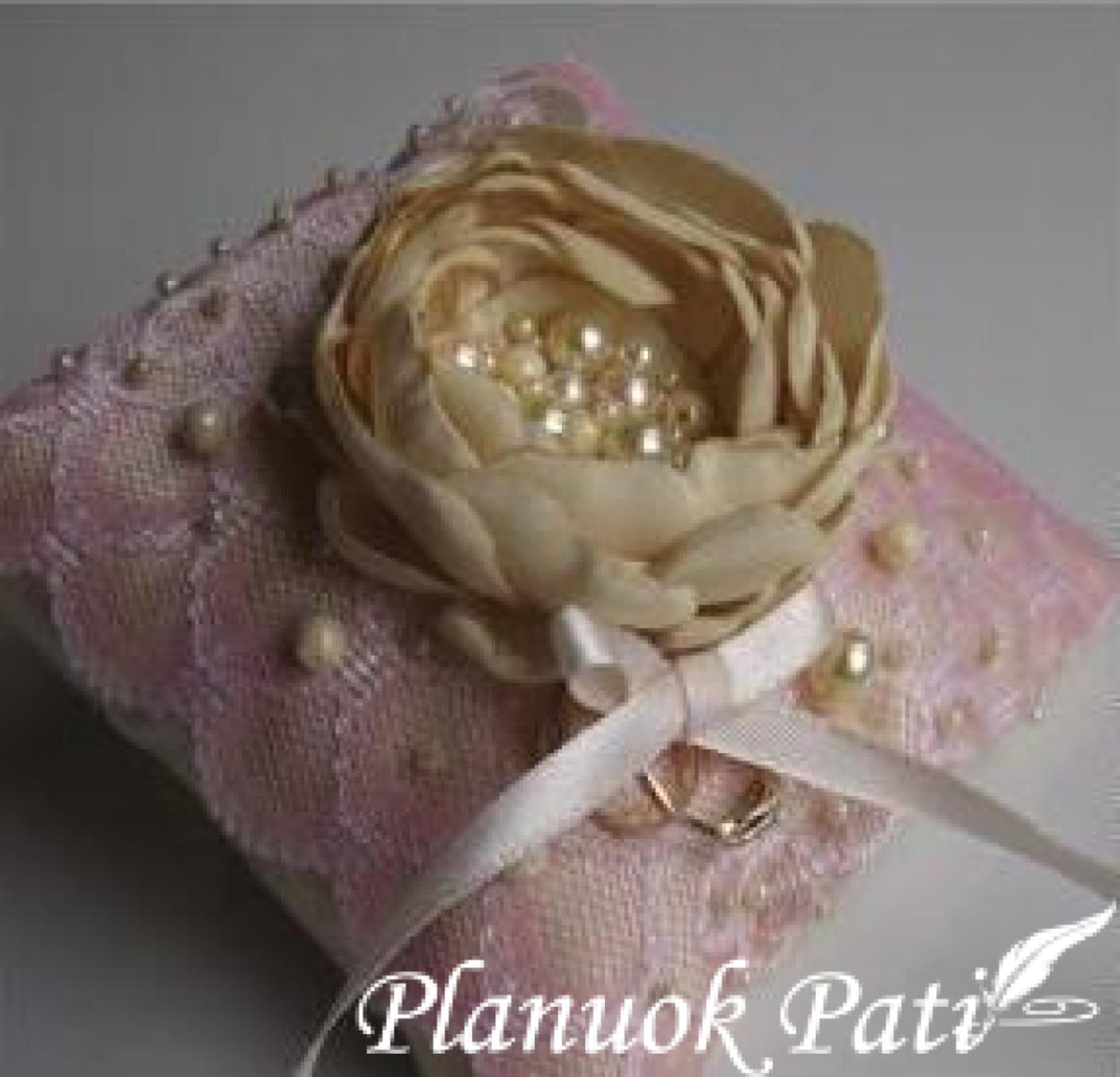 Pagalvėlė vestuviniams žiedams