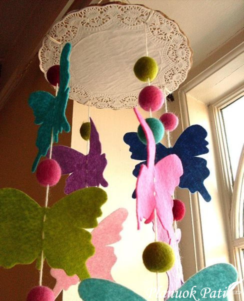 Drugelių iš veltinio girlianda