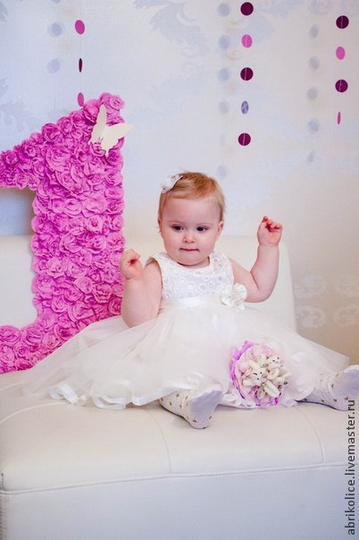 Didelis skaičius iš krepinio popieriaus