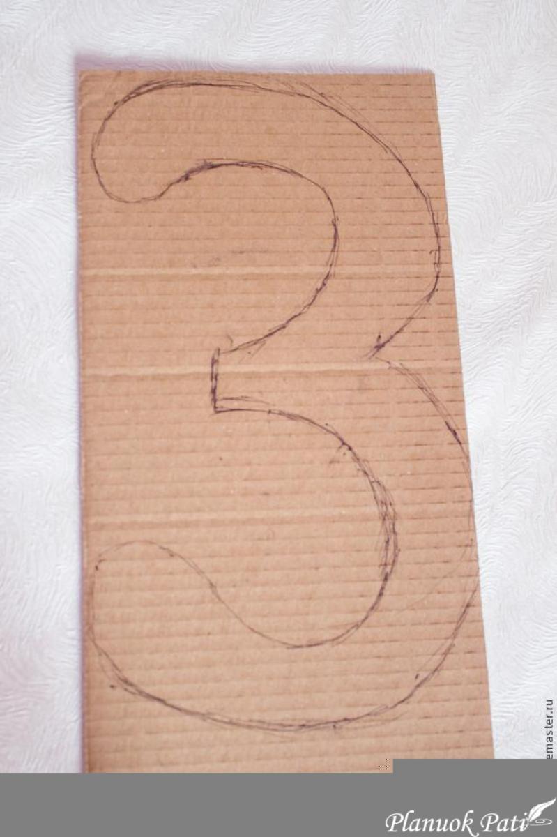 Didelis skaičius iš krepinio popieriaus