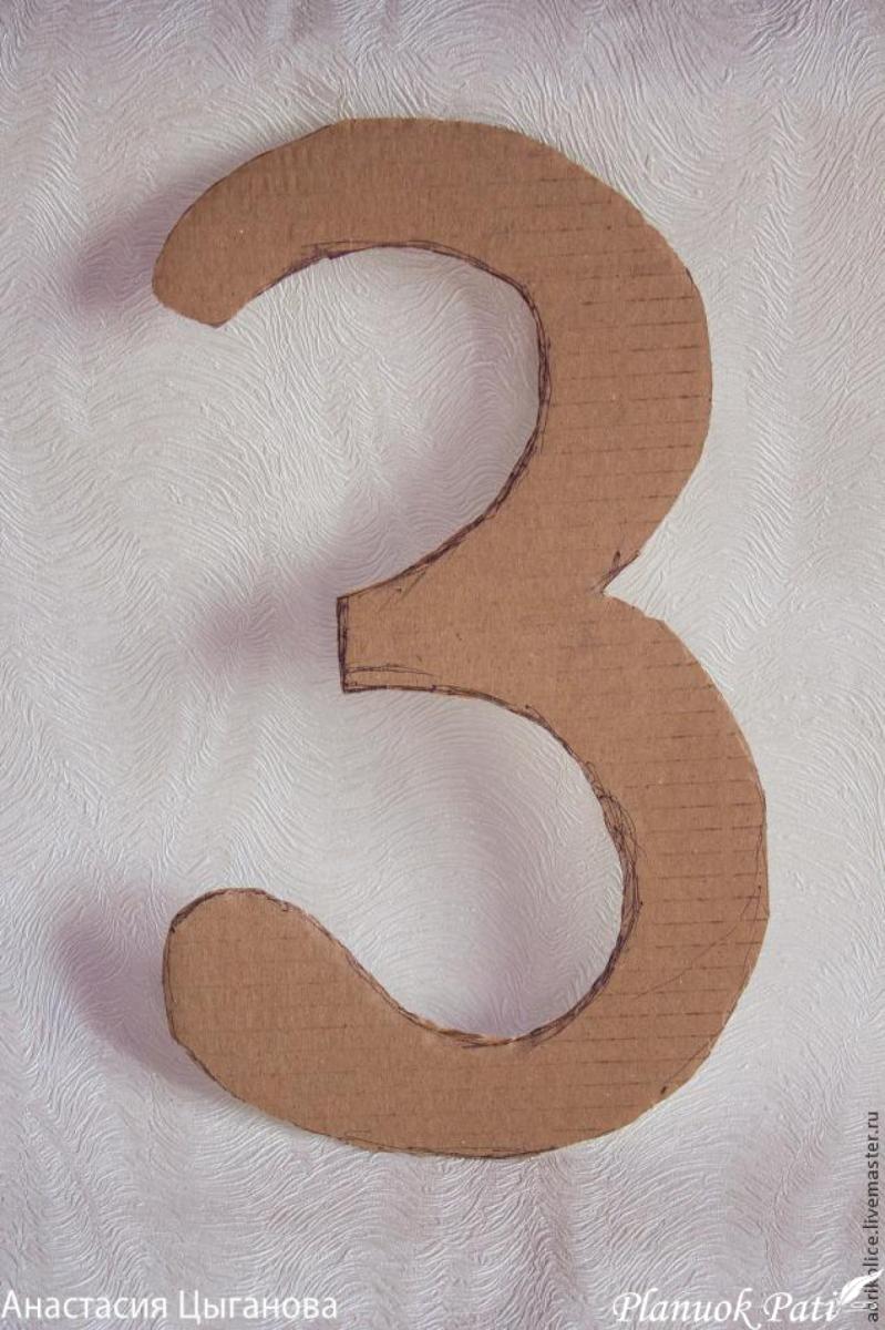 Didelis skaičius iš krepinio popieriaus