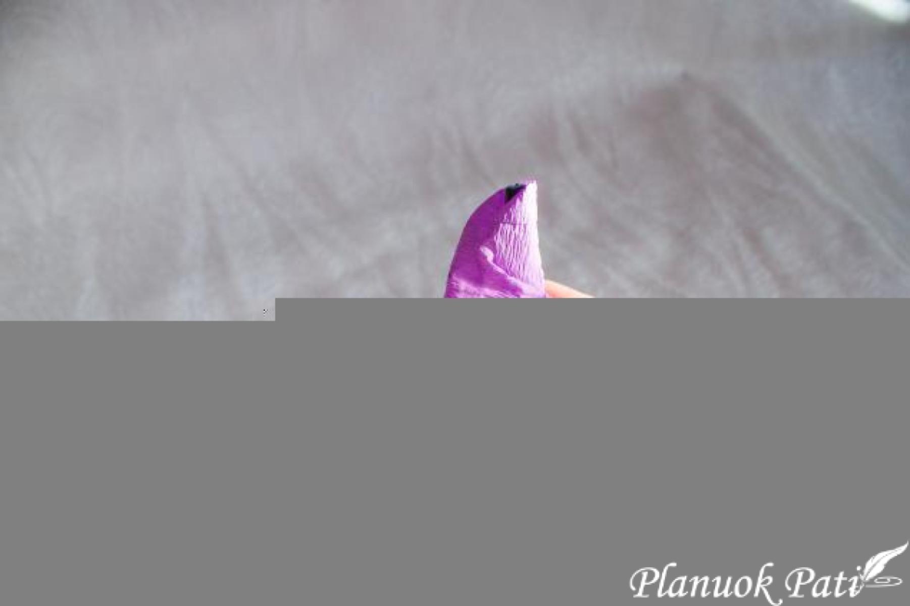 Didelis skaičius iš krepinio popieriaus