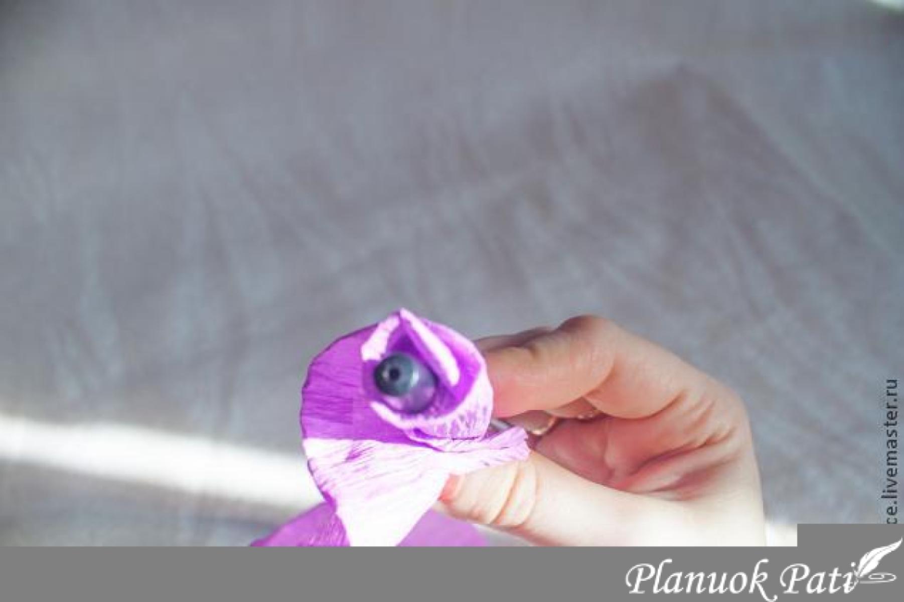 Didelis skaičius iš krepinio popieriaus