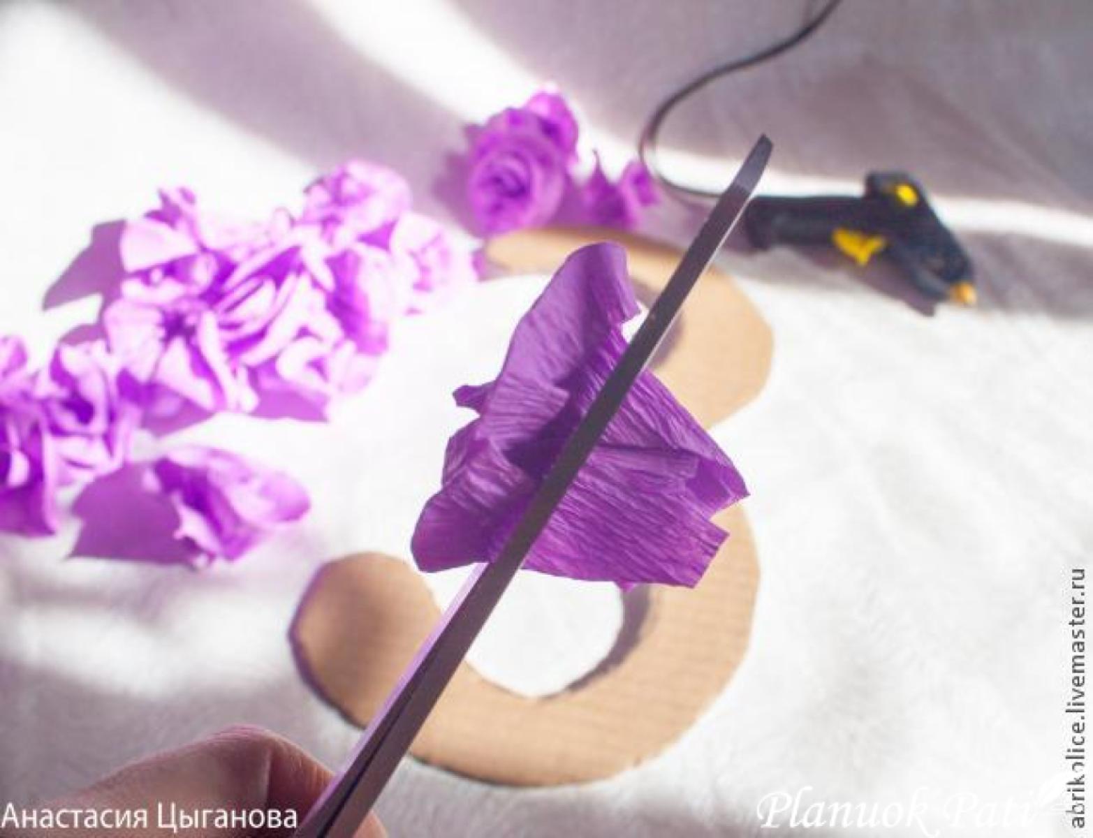 Didelis skaičius iš krepinio popieriaus