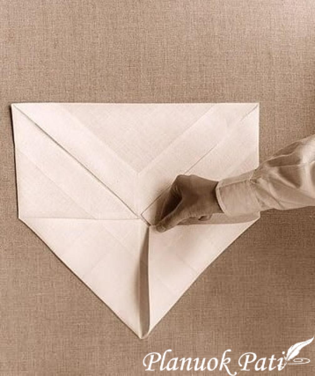 Servetėlė duonai išlankstyta tarsi žiedas