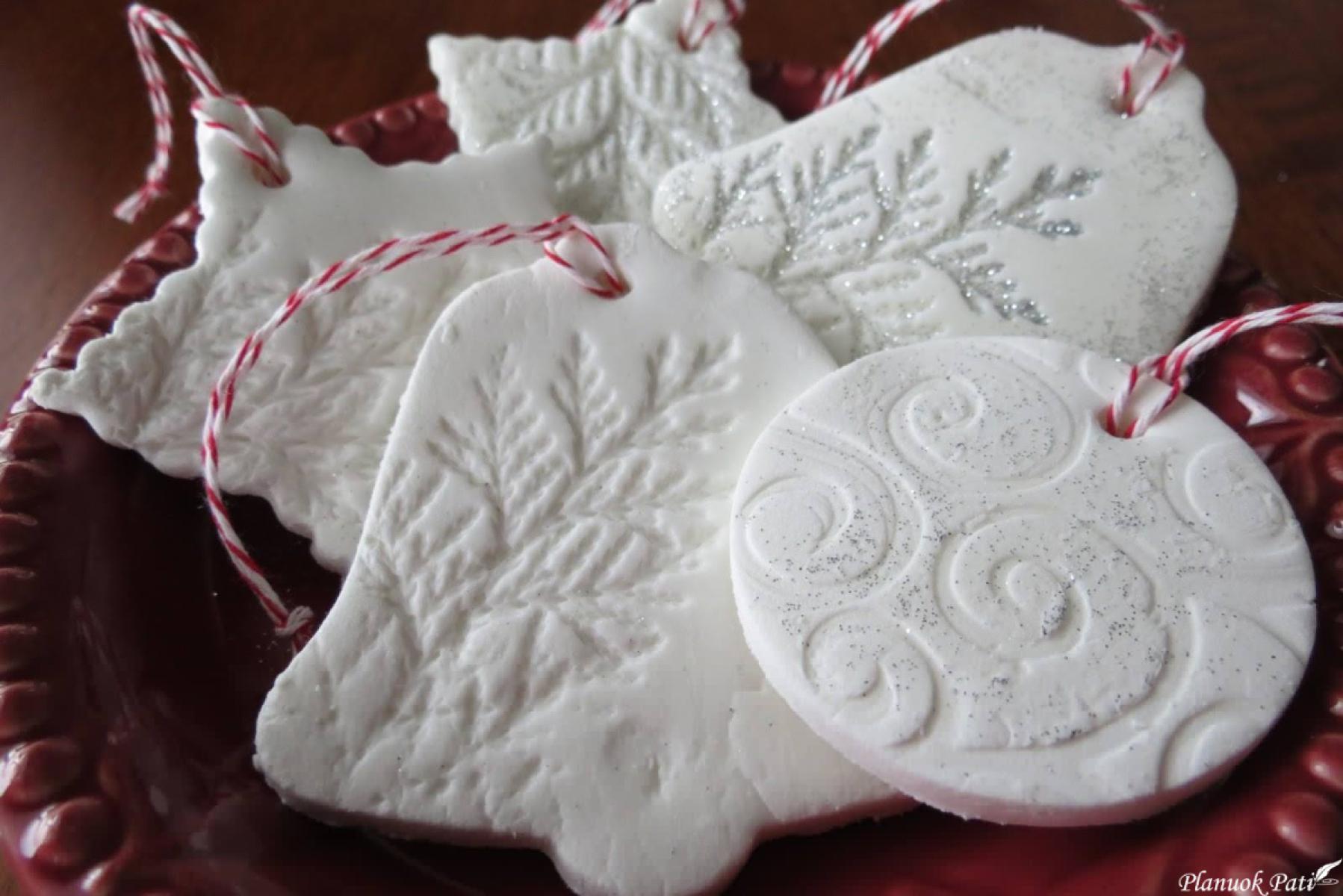 Kalėdiniai žaisliukai iš saldžios tešlos