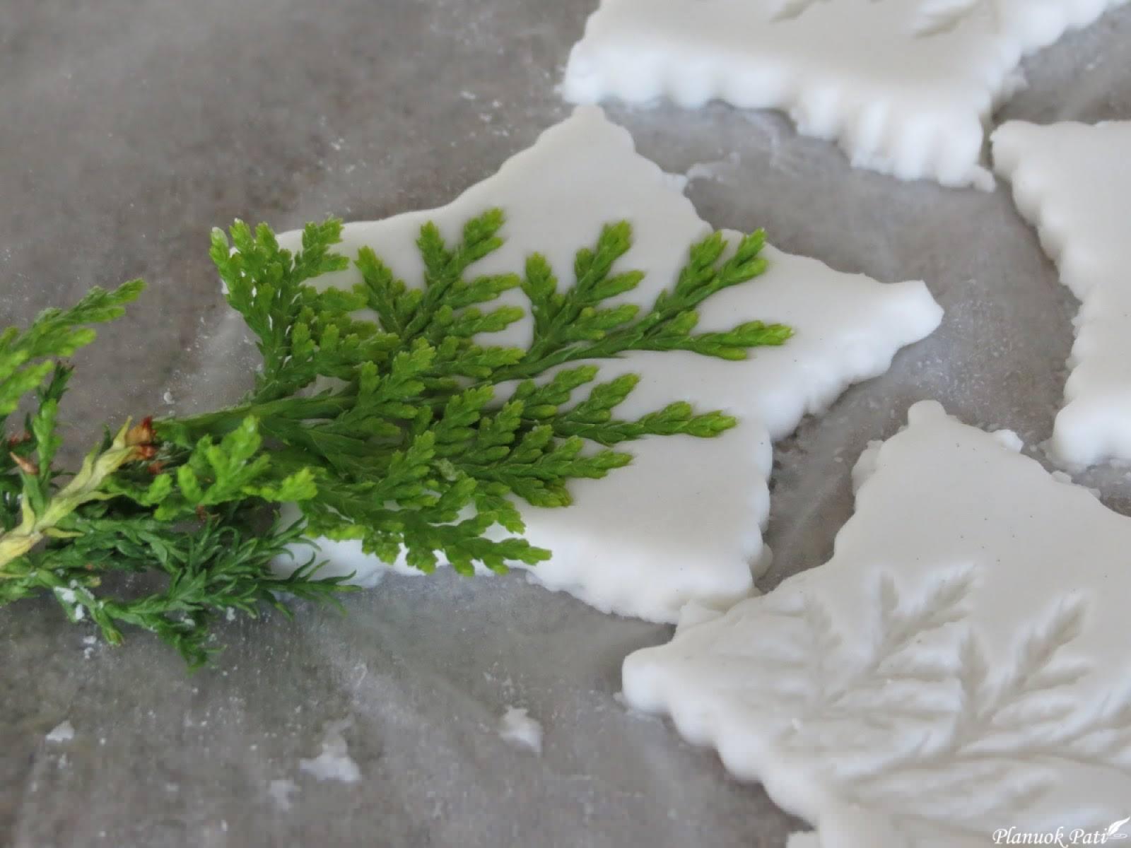 Kalėdiniai žaisliukai iš saldžios tešlos