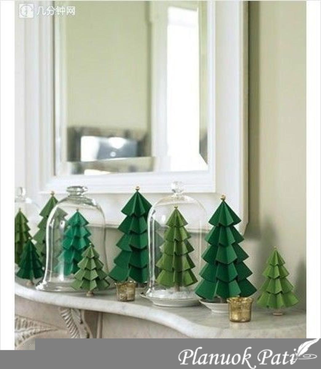 Kalėdinė dekoracija ant palangės