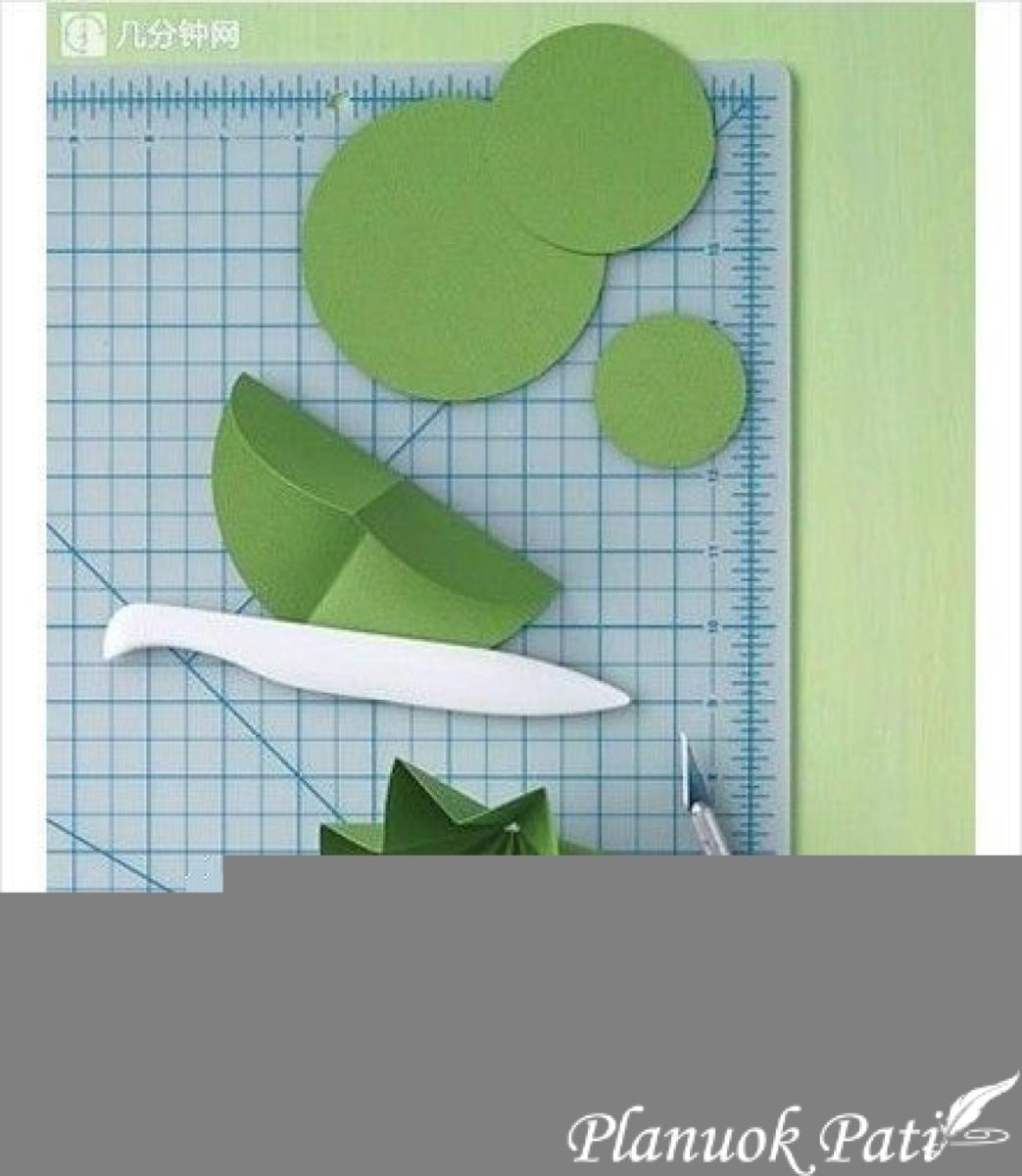 Kalėdinė dekoracija ant palangės