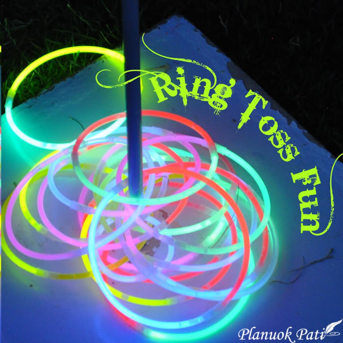 Šviečiančių žiedų mėtymas