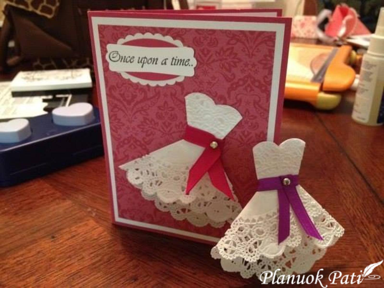 Atvirutė - suknytė iš ažūrinės servetėlės