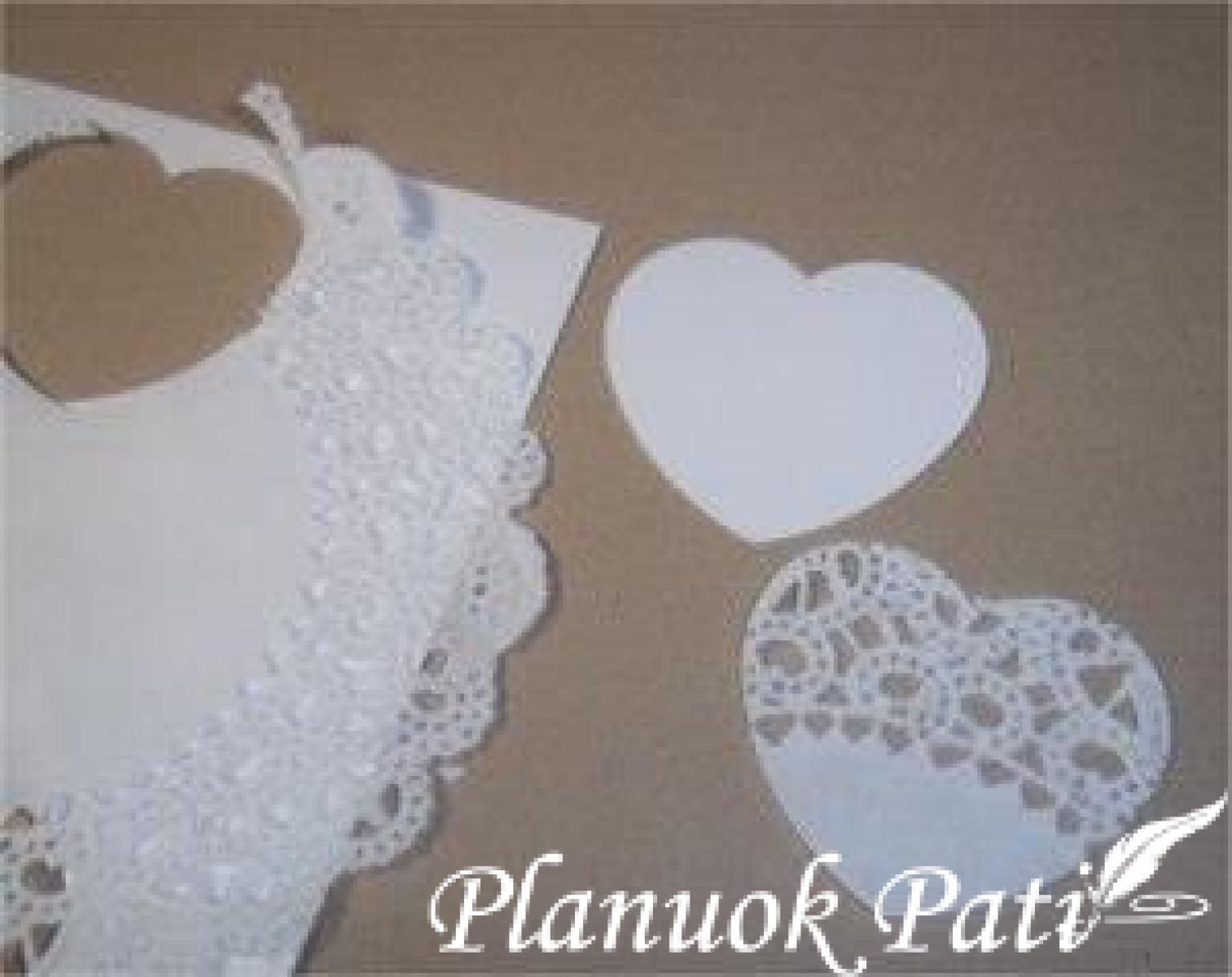 Atvirutė - suknytė iš ažūrinės servetėlės