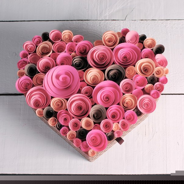 Dovanų dėžutės dekoras gėlytėmis